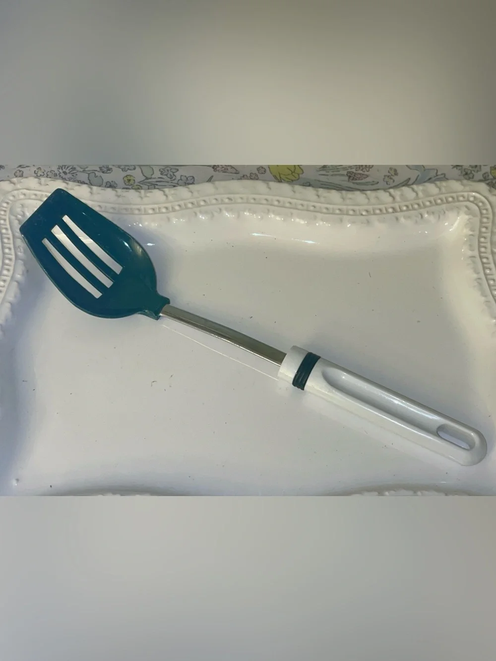 Slotted spatula turner Green and White Unmarked Vintage